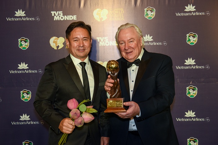 Trong khuôn khổ giải thưởng World Travel Awards 2022, khu nghỉ dưỡng “siêu sang” Banyan Tree Lăng Cô đã một lần nữa chiến thắng một trong những hạng mục quan trọng nhất của World Travel Awards, đánh dấu cột mốc hai năm liên tục nắm giữ danh hiệu “Khu nghỉ dưỡng biển sang trọng hàng đầu châu Á